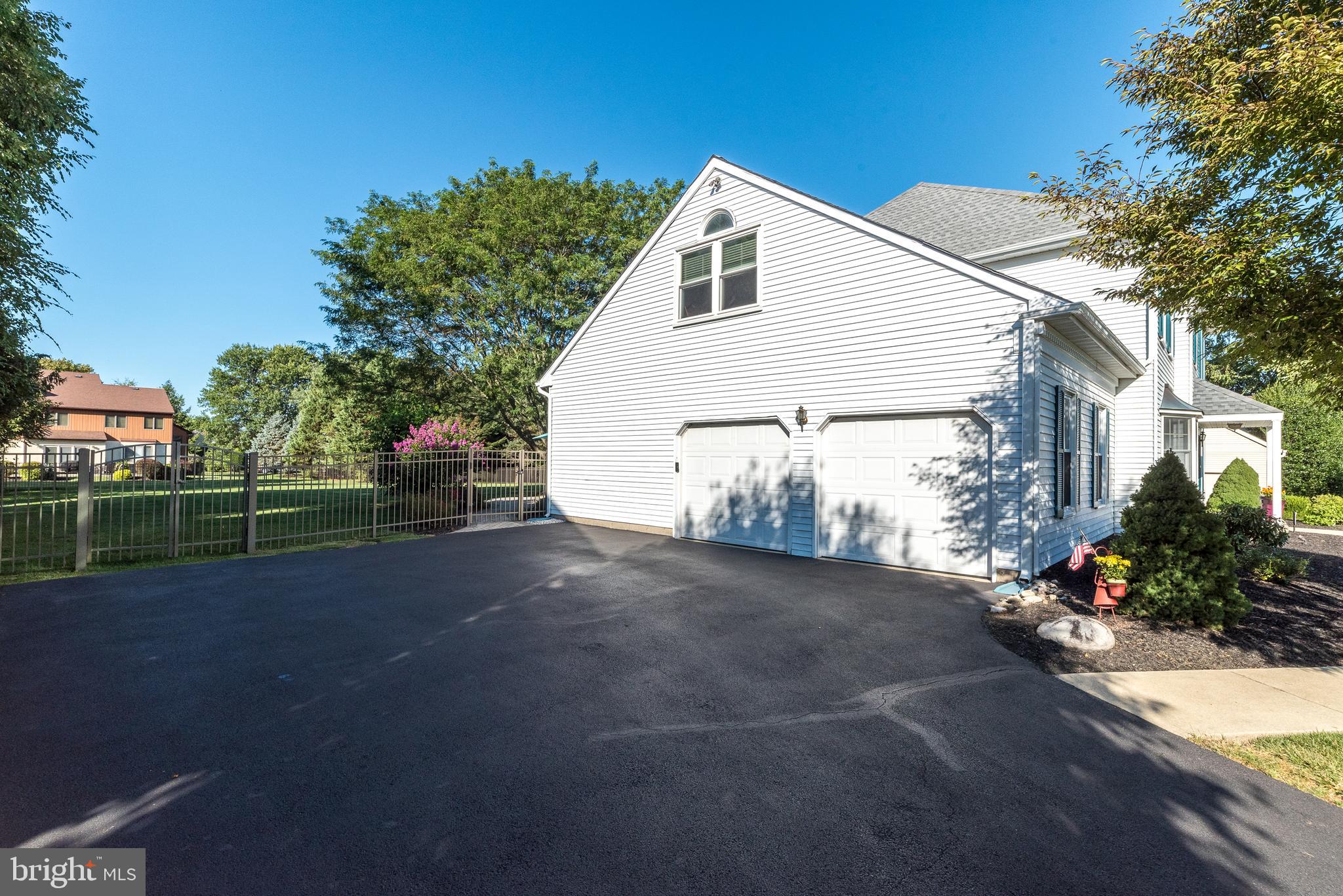 732 Castlewood Dr