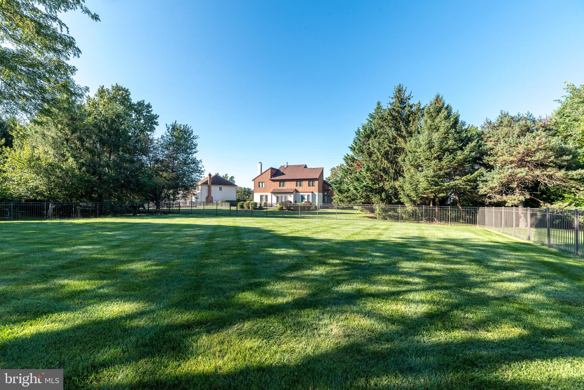 732 Castlewood Dr