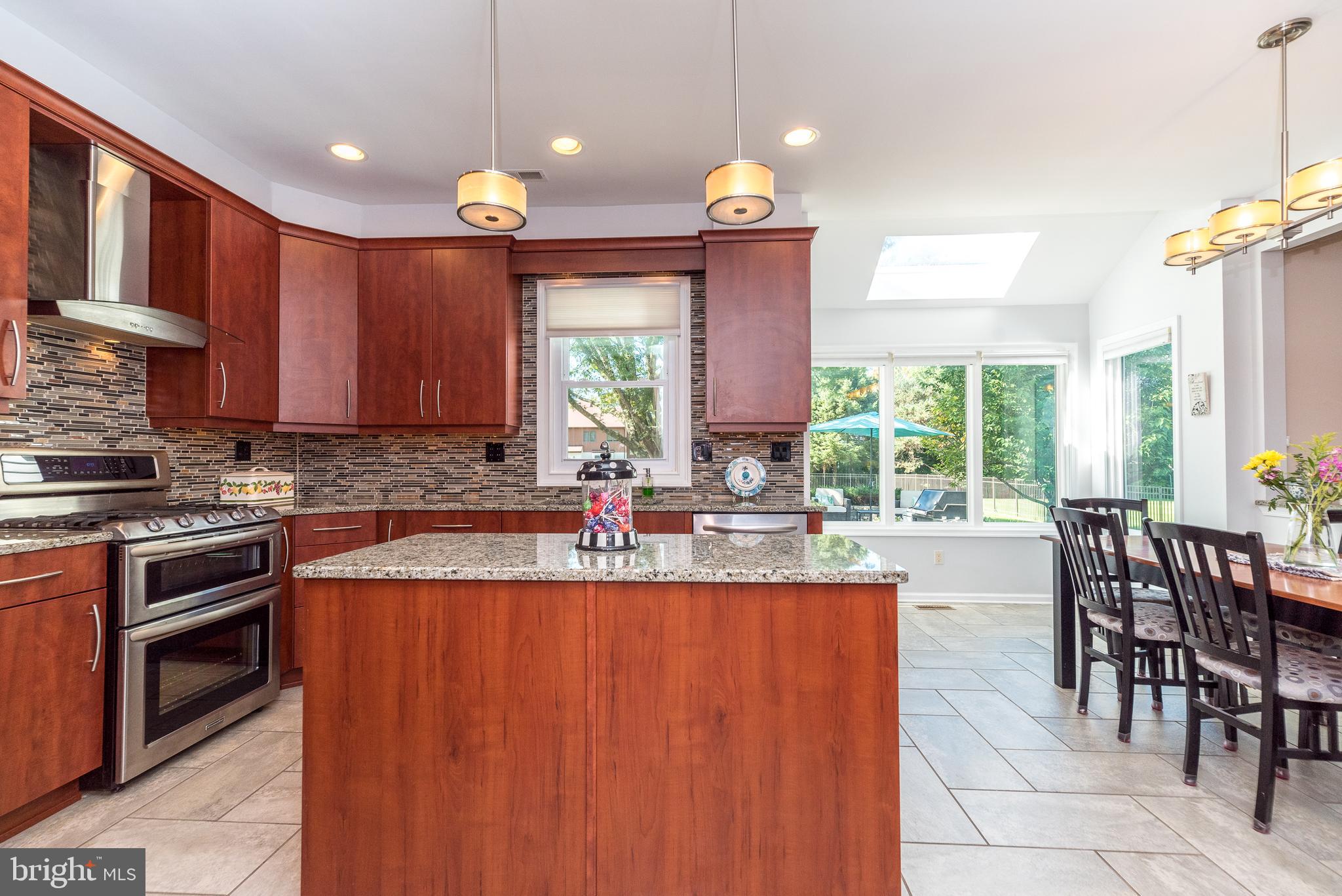 732 Castlewood Dr