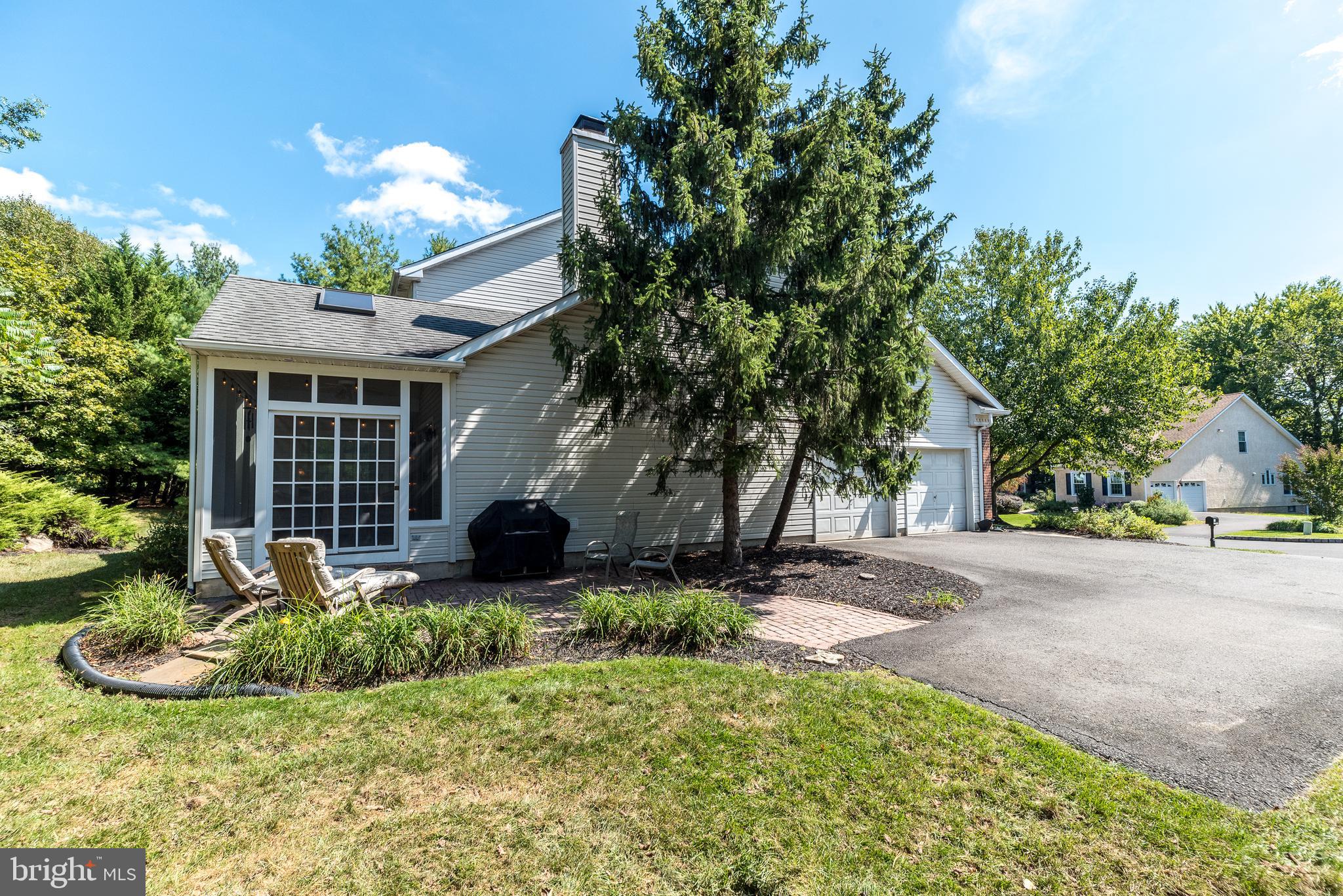 1043 Glendevon Dr