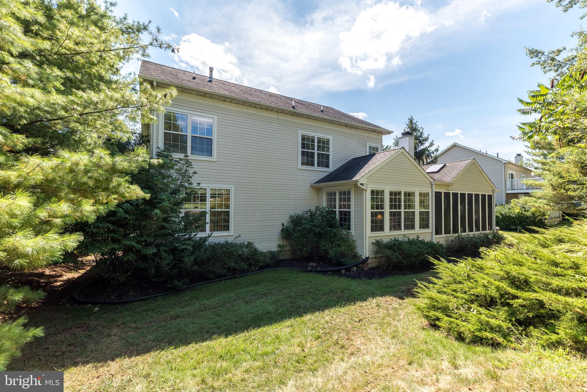 1043 Glendevon Dr