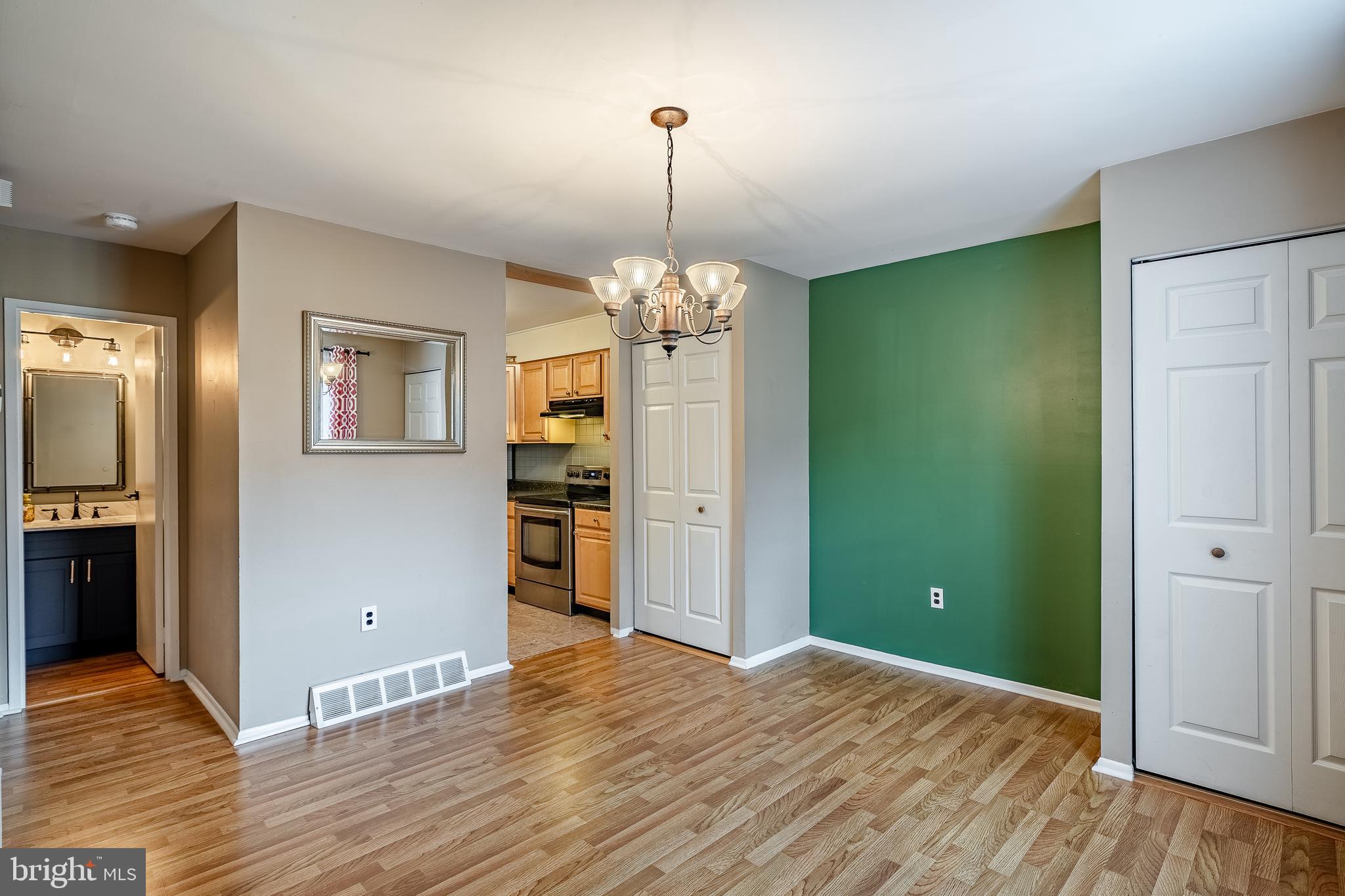 406 Whitpain Hls
