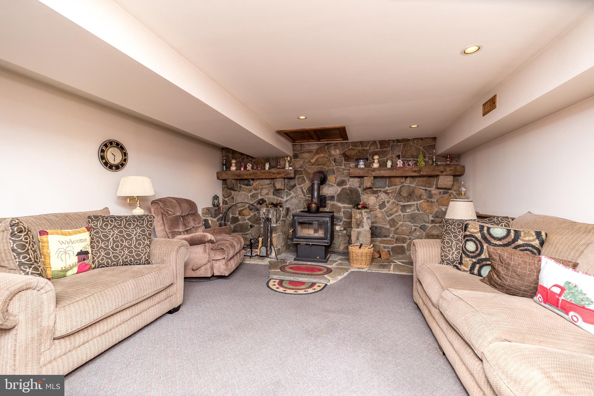 2543 Rhoads Rd