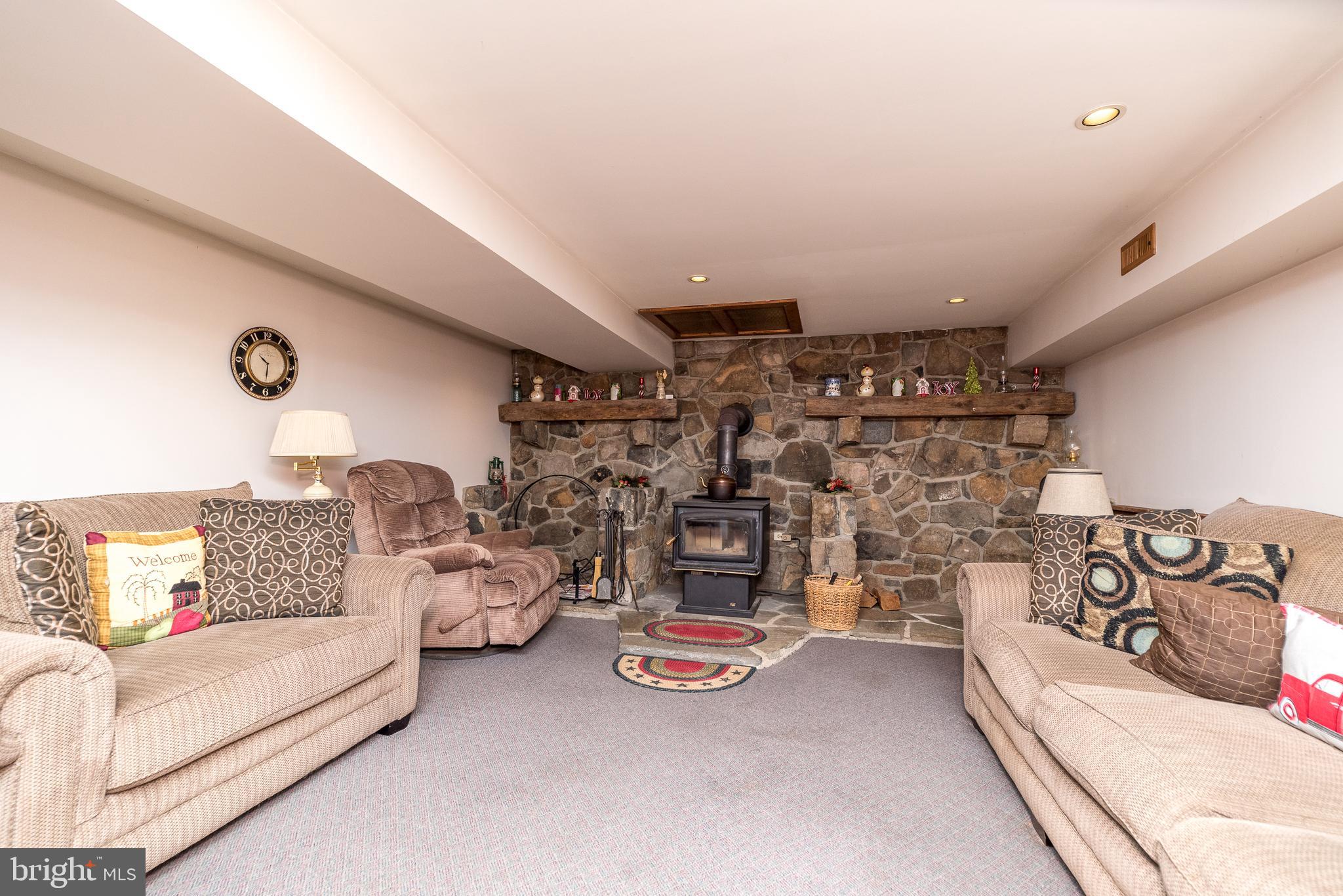 2543 Rhoads Rd