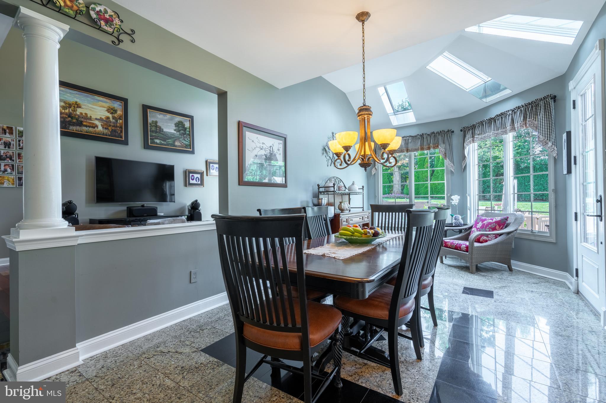 724 Chapel Hill West Ln