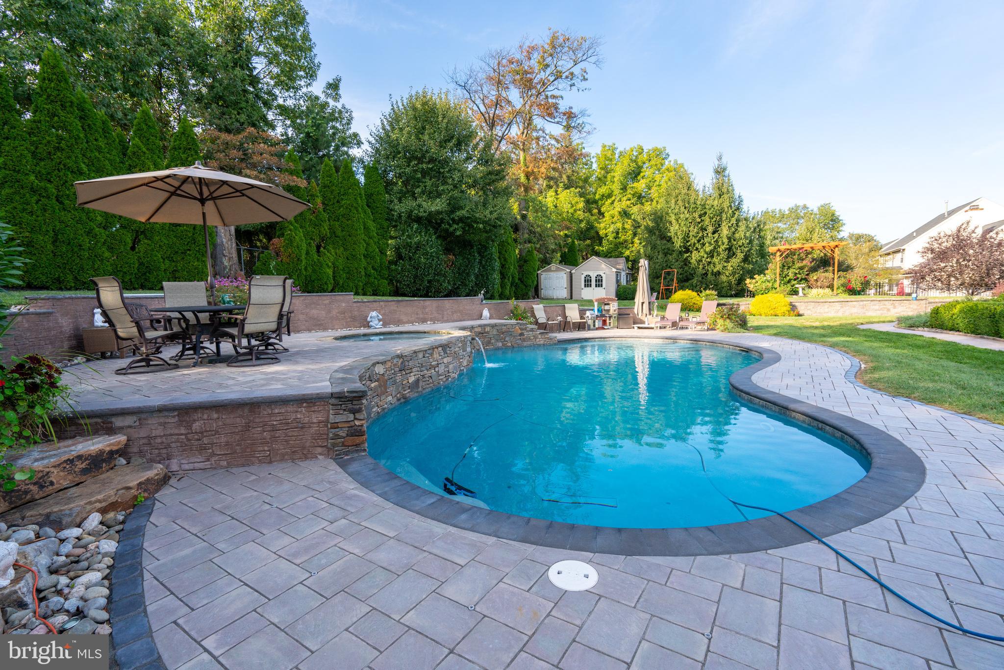724 Chapel Hill West Ln