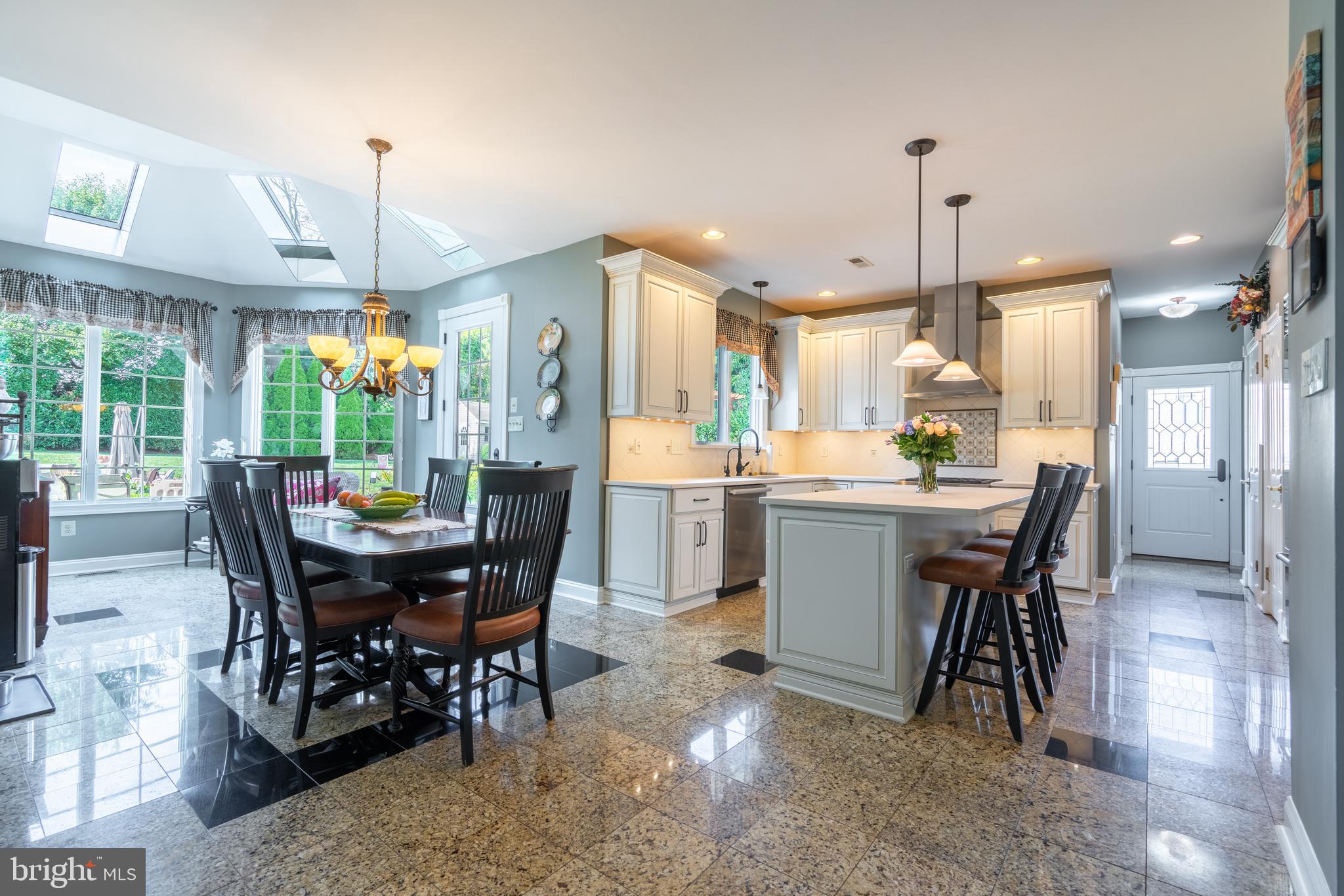 724 Chapel Hill West Ln