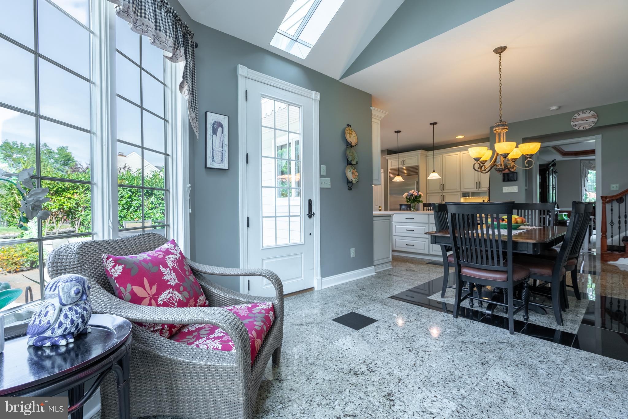 724 Chapel Hill West Ln