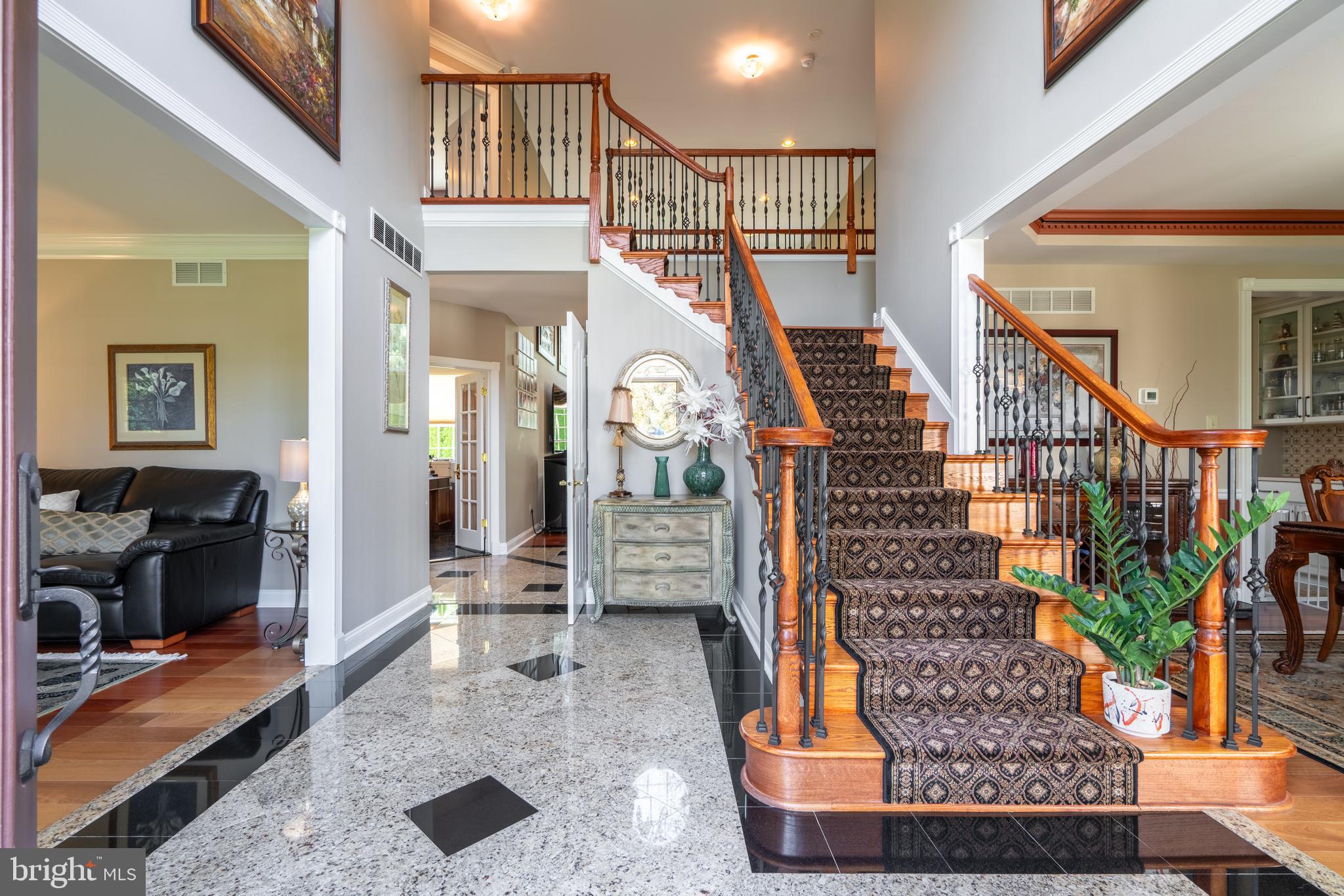 724 Chapel Hill West Ln
