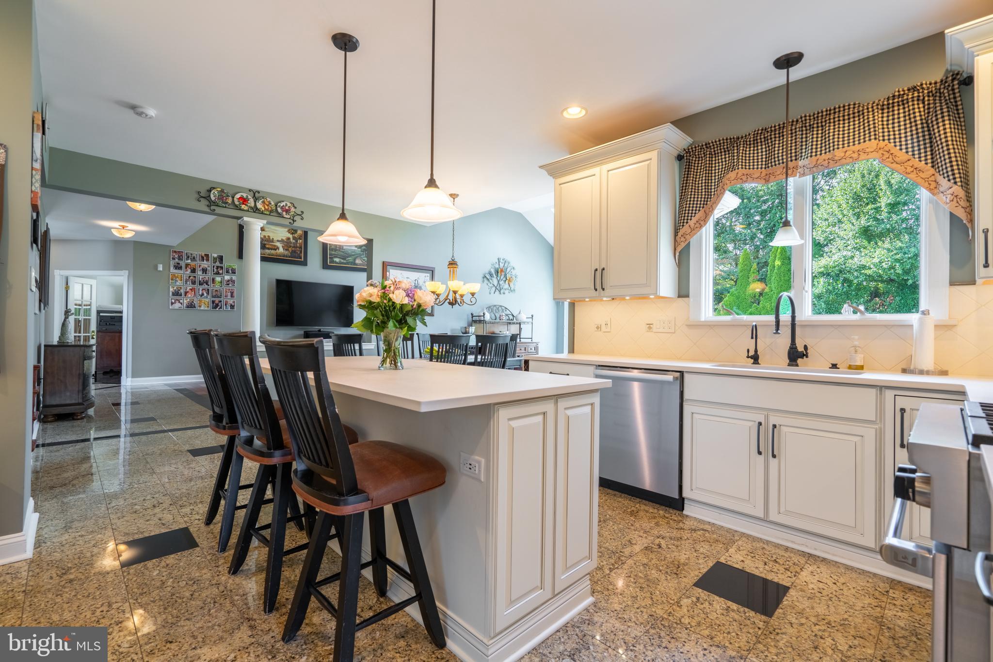724 Chapel Hill West Ln