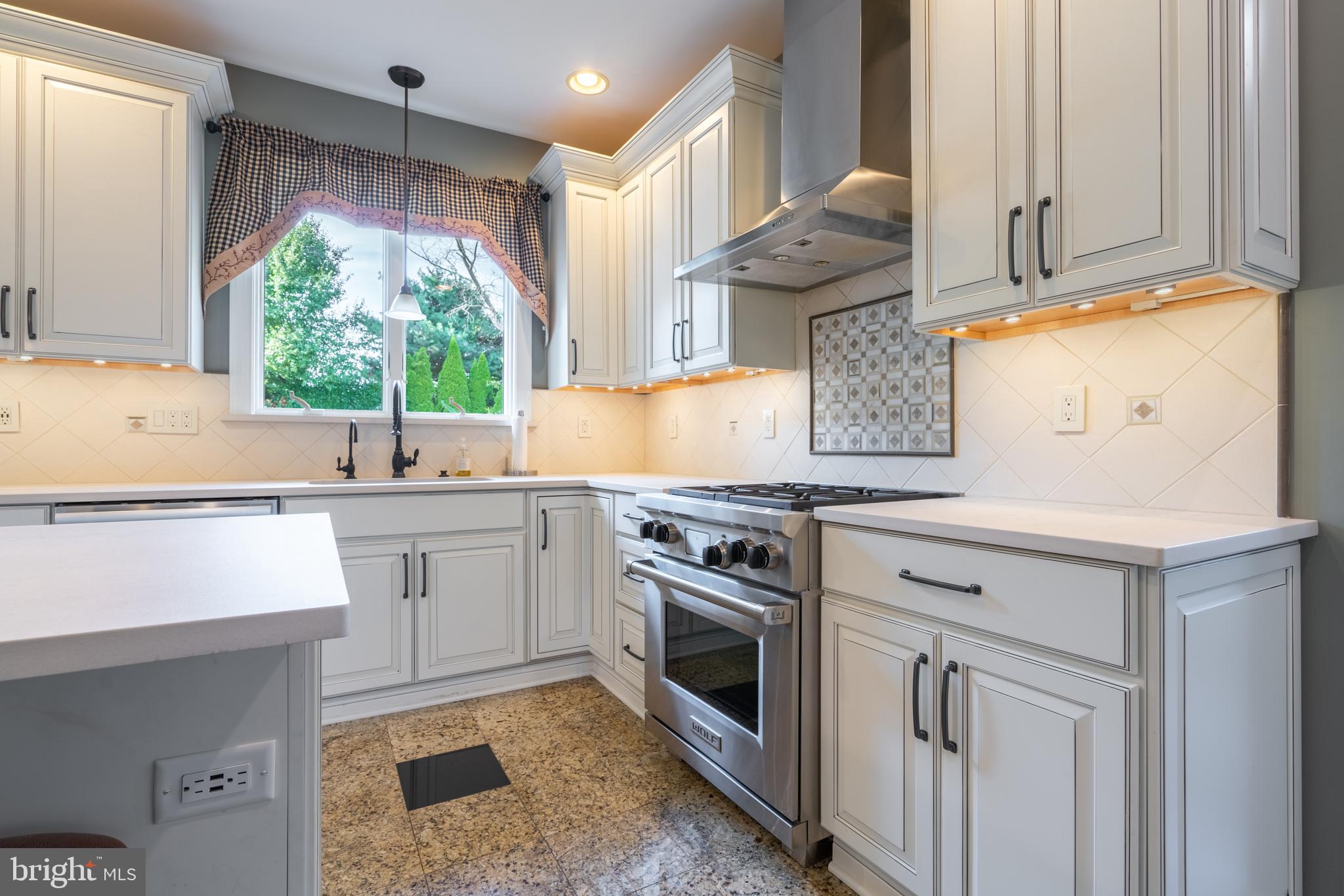 724 Chapel Hill West Ln