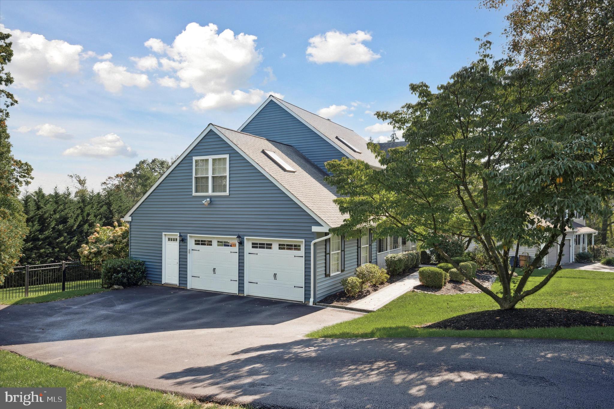 1011 Farm Ln