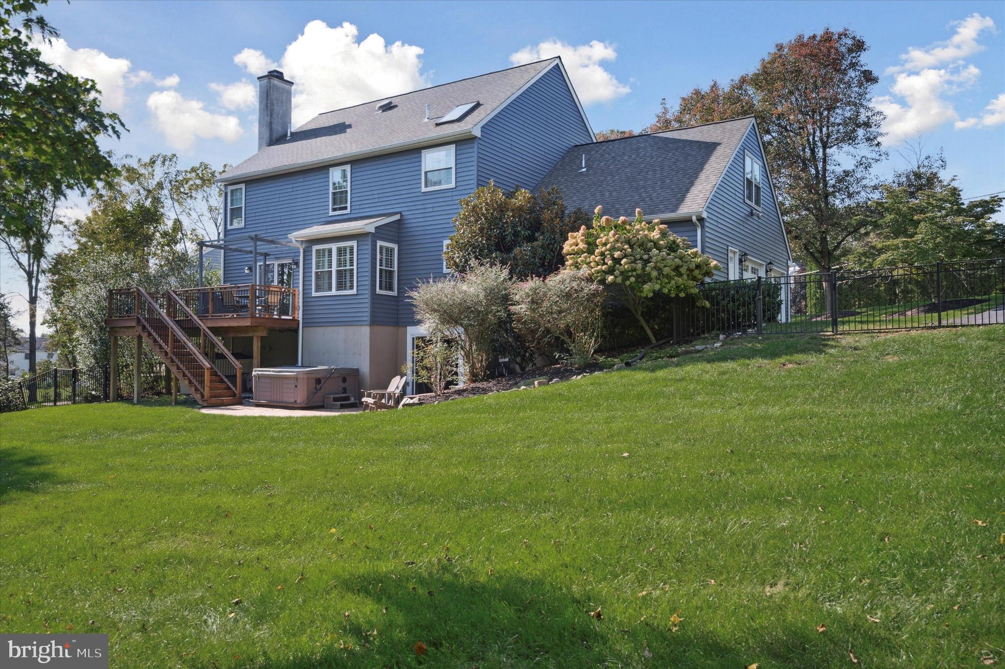 1011 Farm Ln