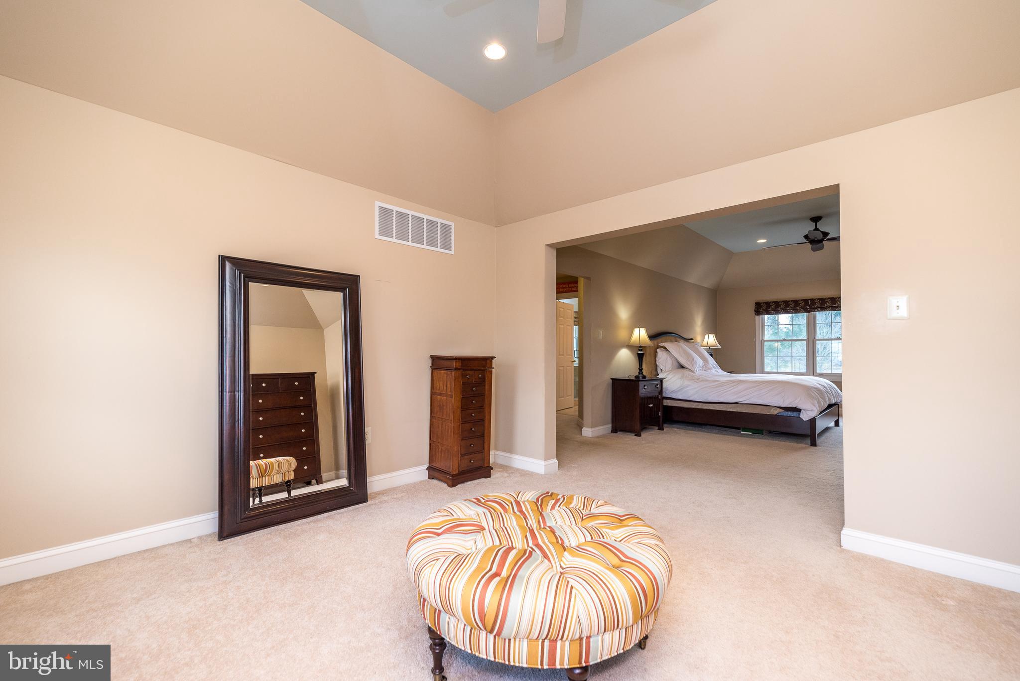 1226 Charter Ln
