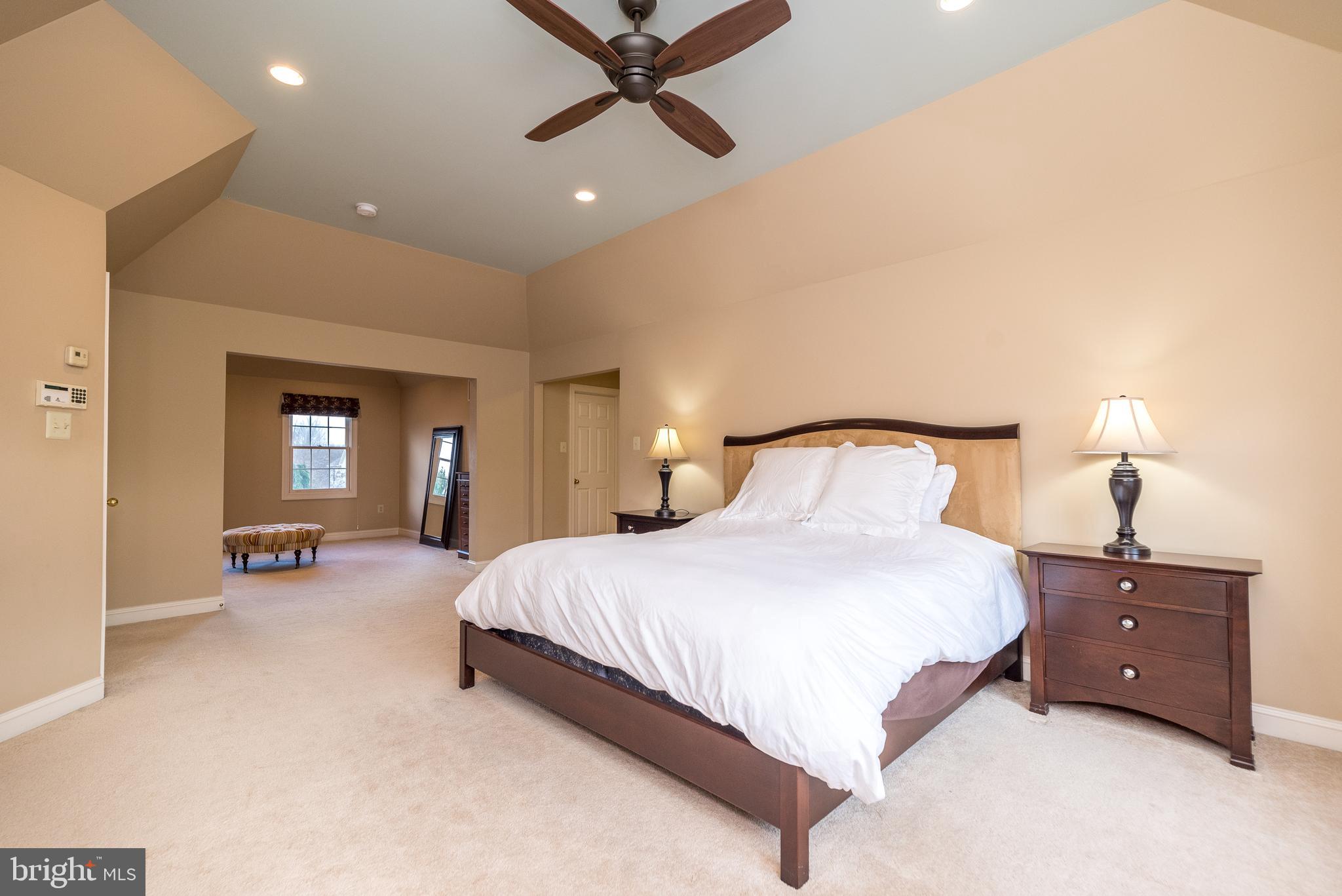 1226 Charter Ln