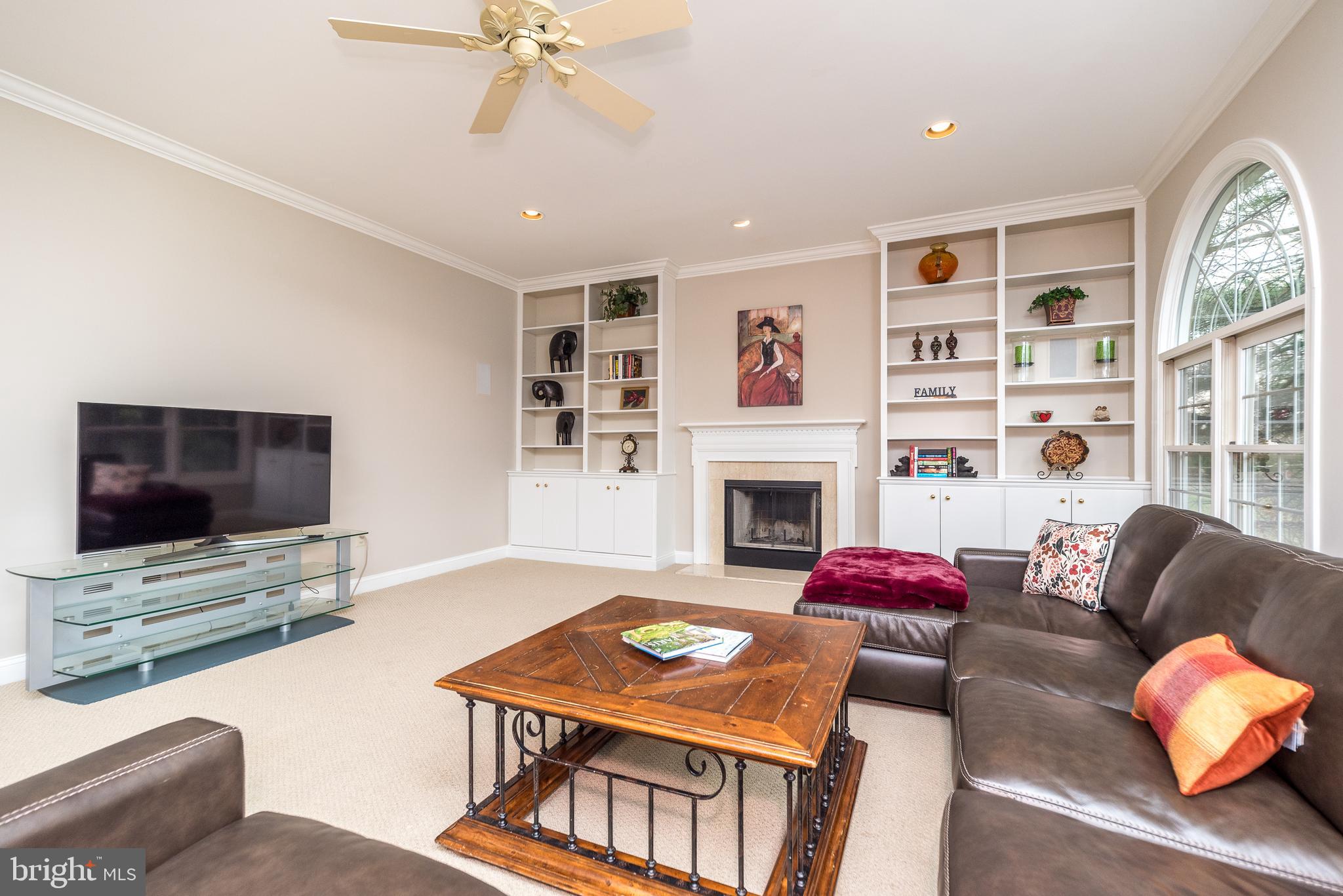 1226 Charter Ln