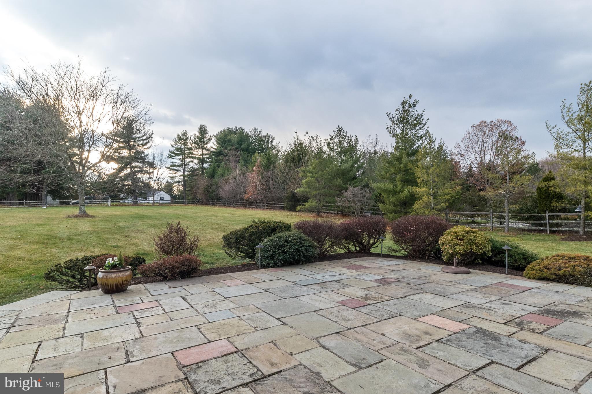 1226 Charter Ln