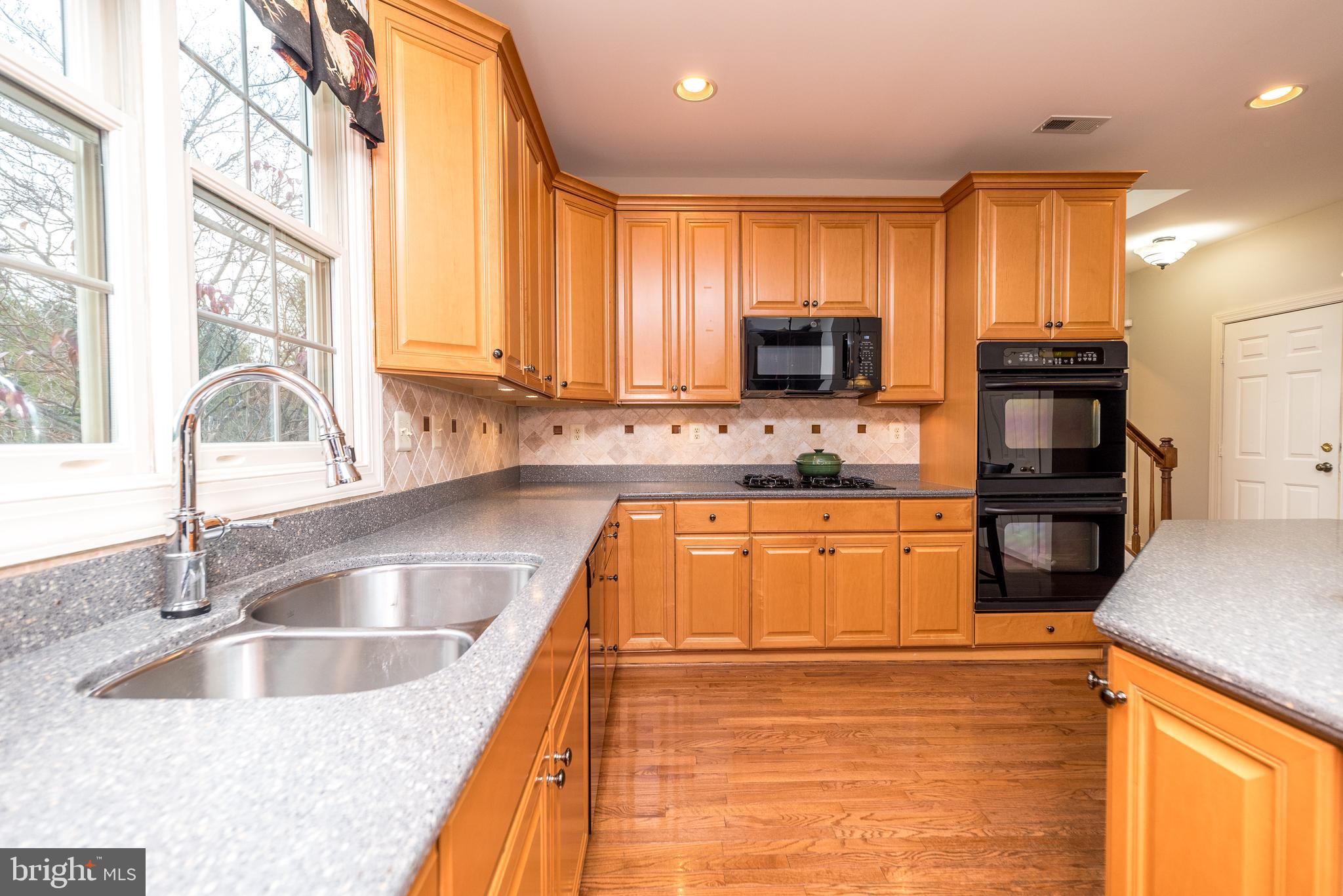 1226 Charter Ln