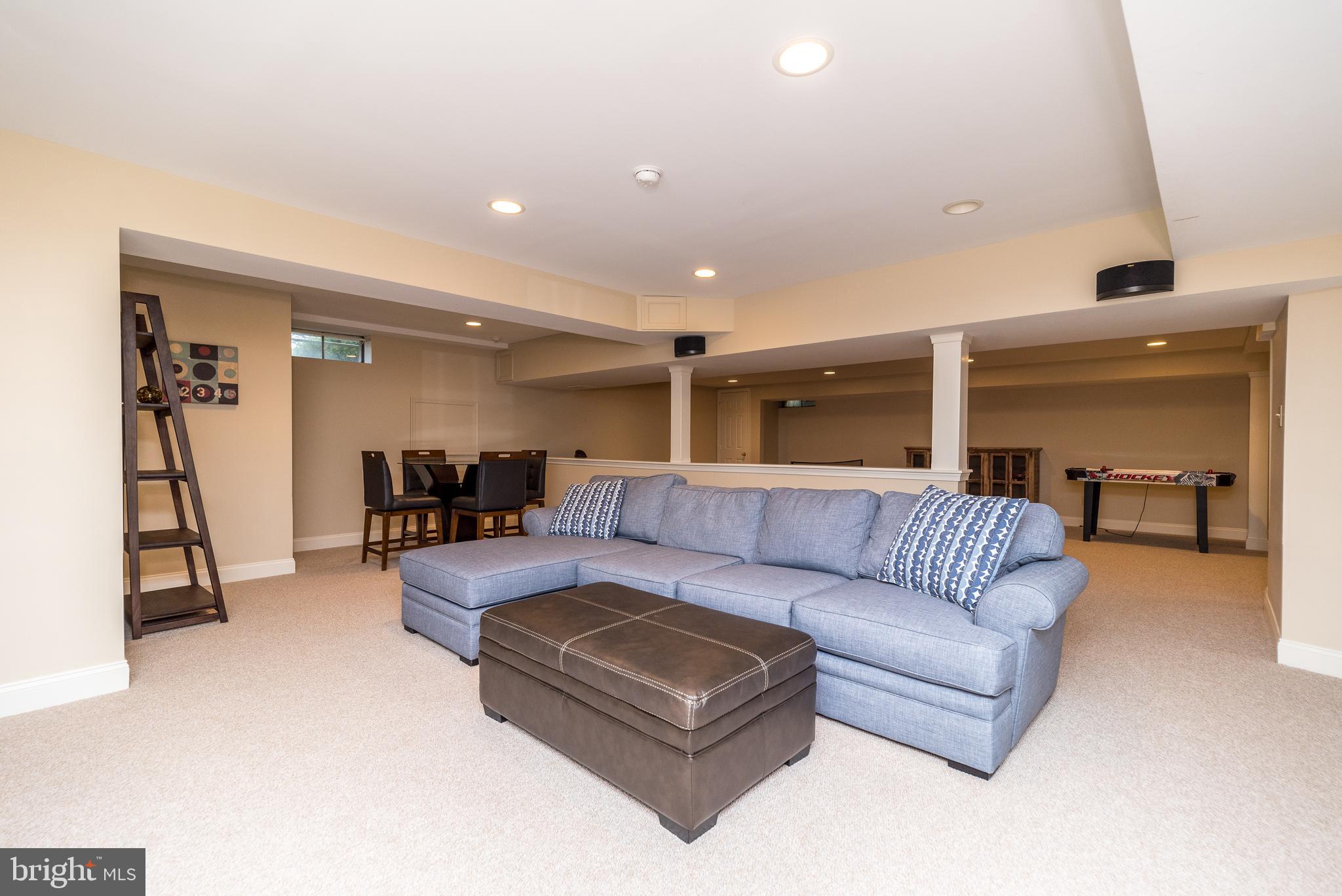 1226 Charter Ln