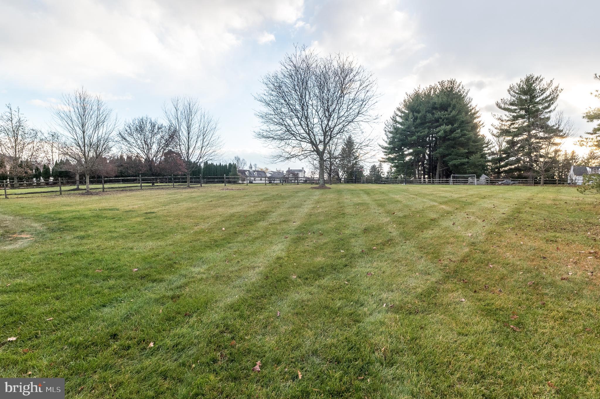1226 Charter Ln