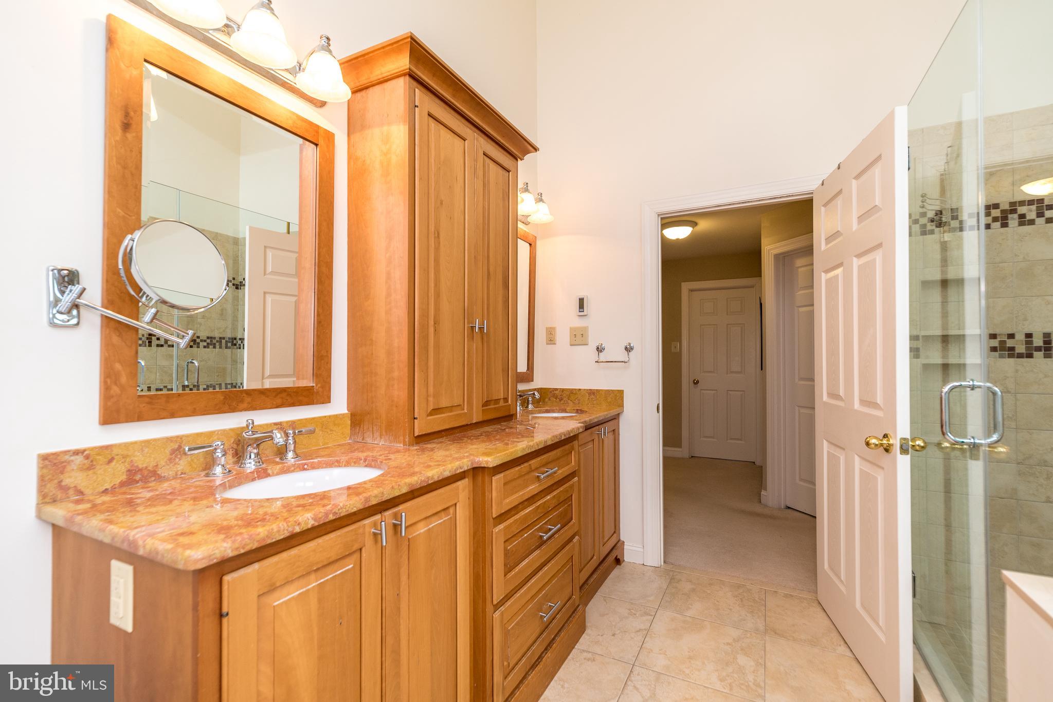 1226 Charter Ln