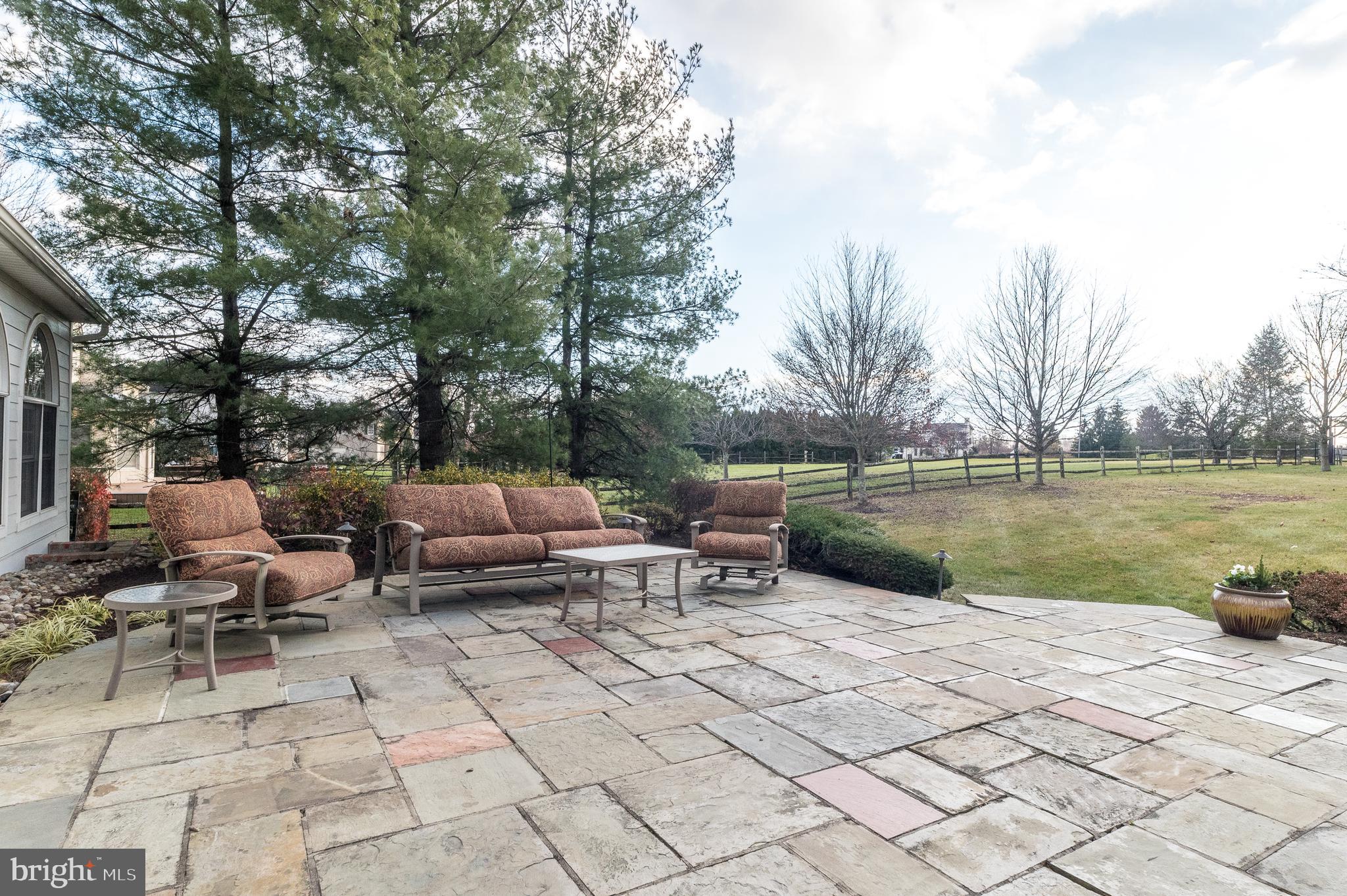 1226 Charter Ln