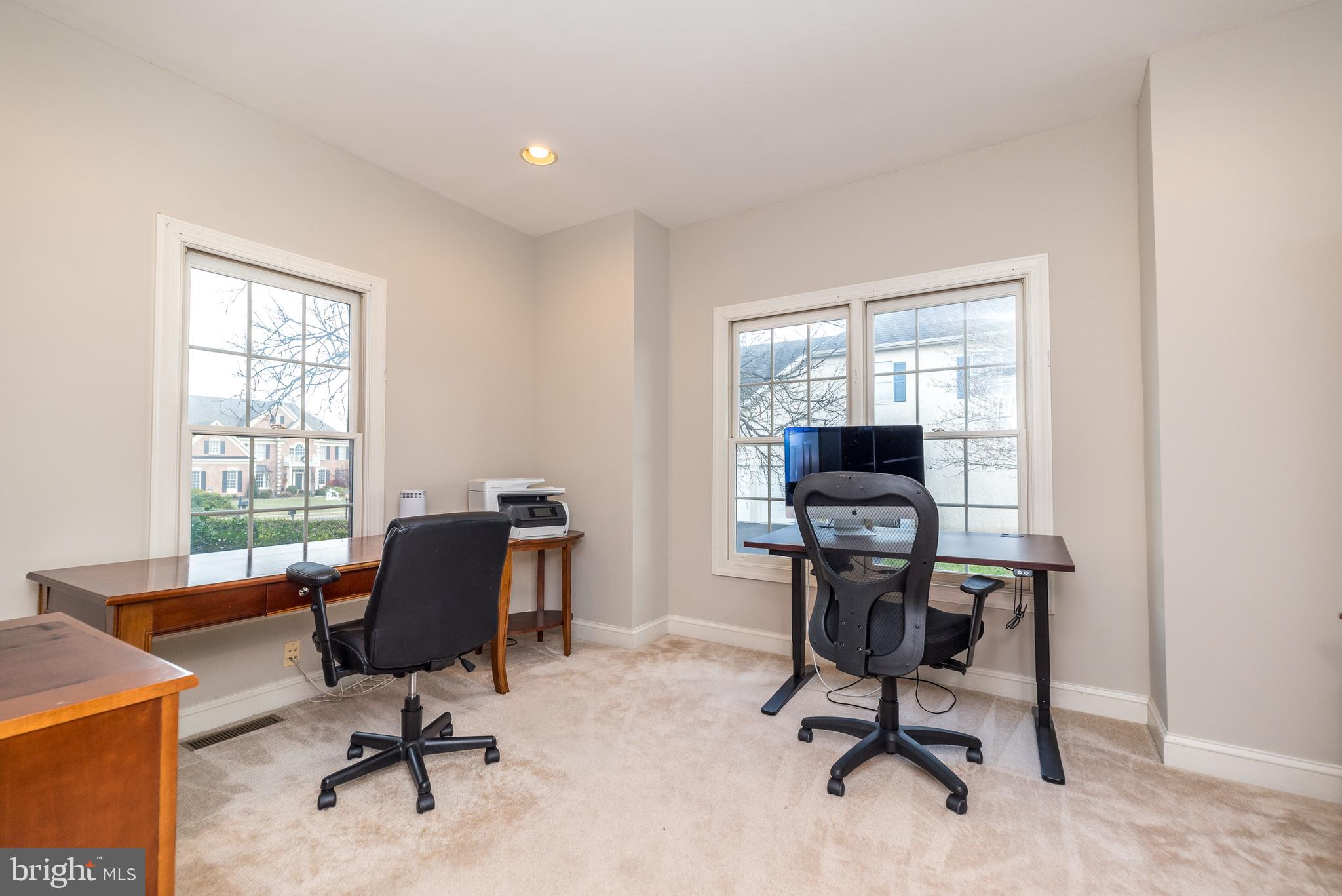 1226 Charter Ln