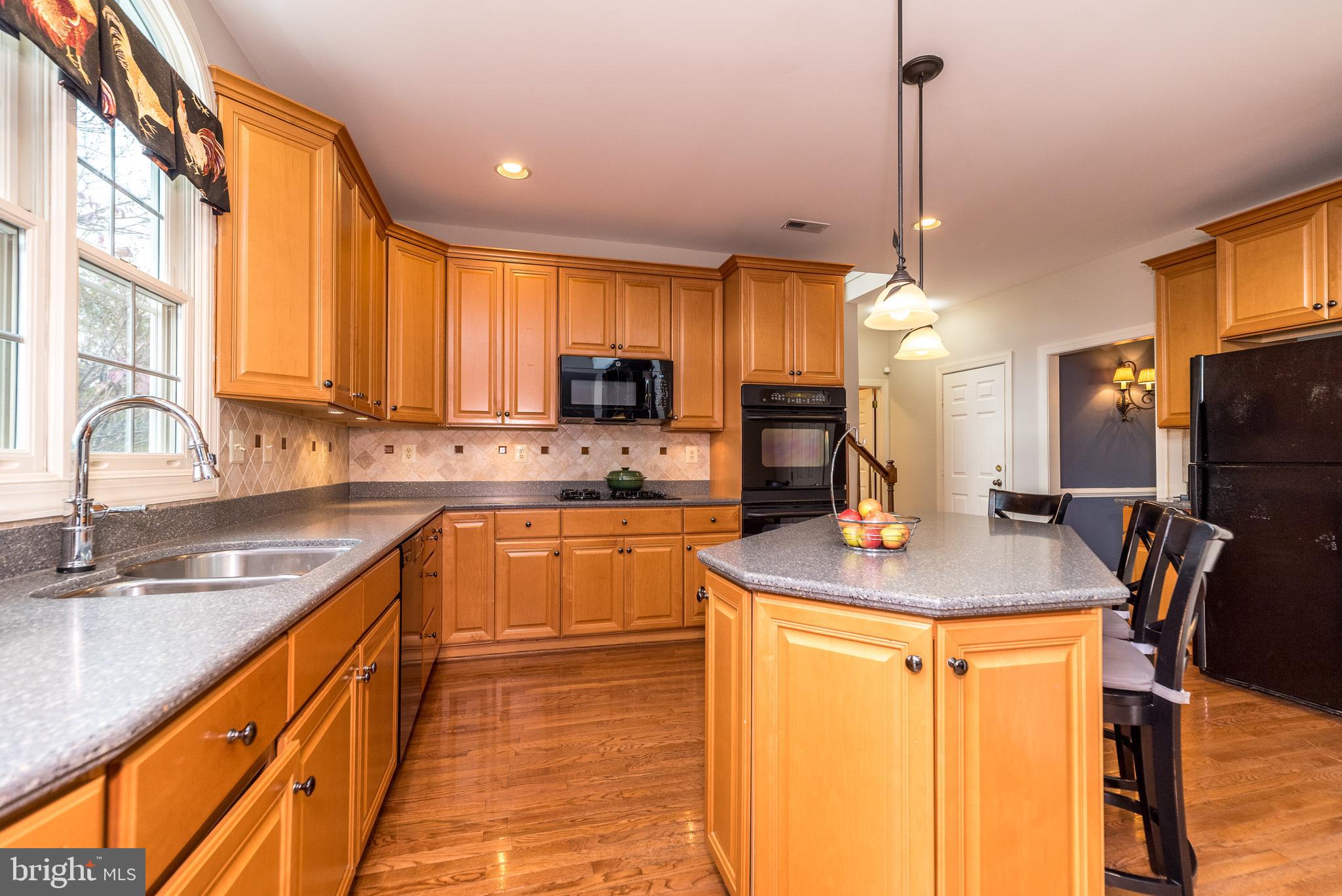 1226 Charter Ln