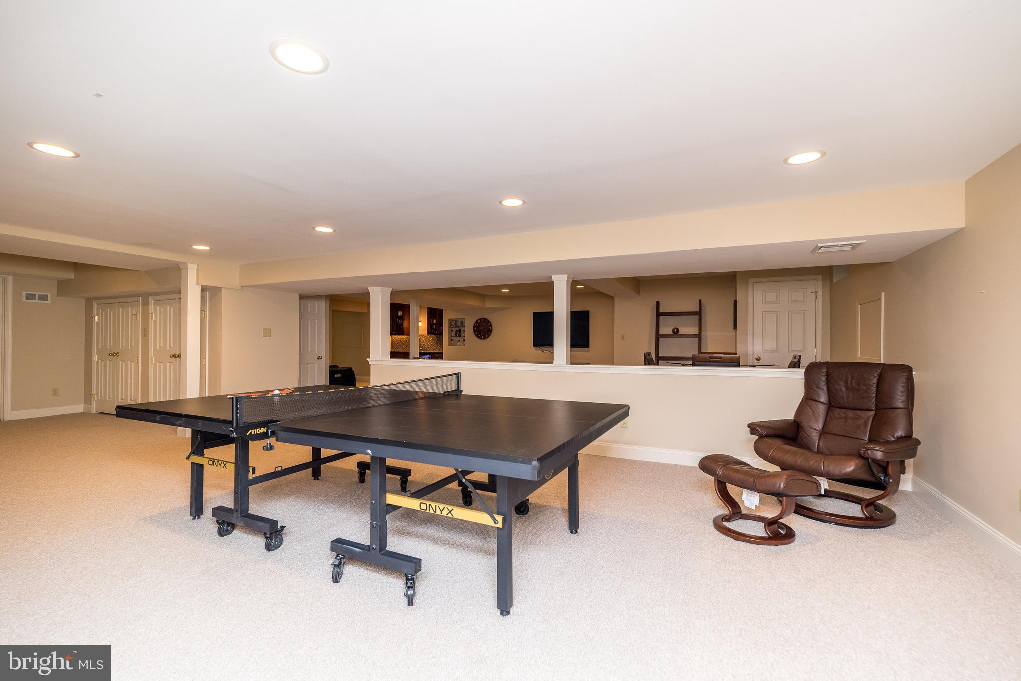 1226 Charter Ln