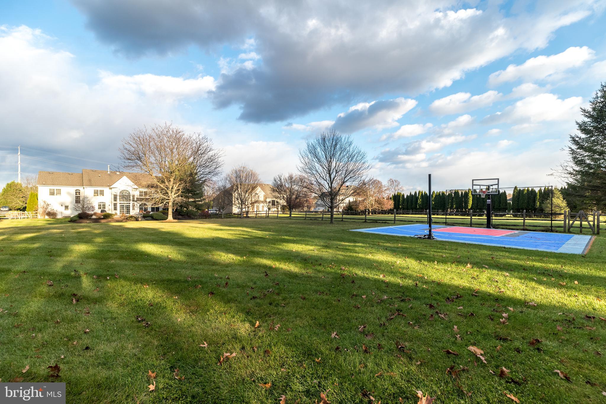 1226 Charter Ln