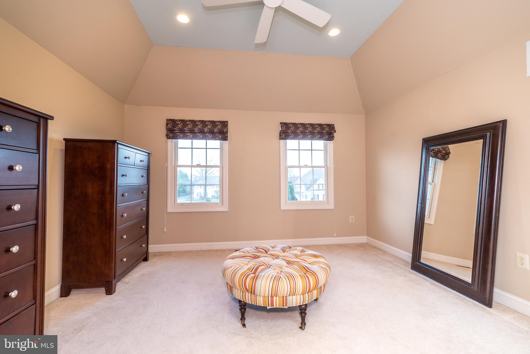 1226 Charter Ln