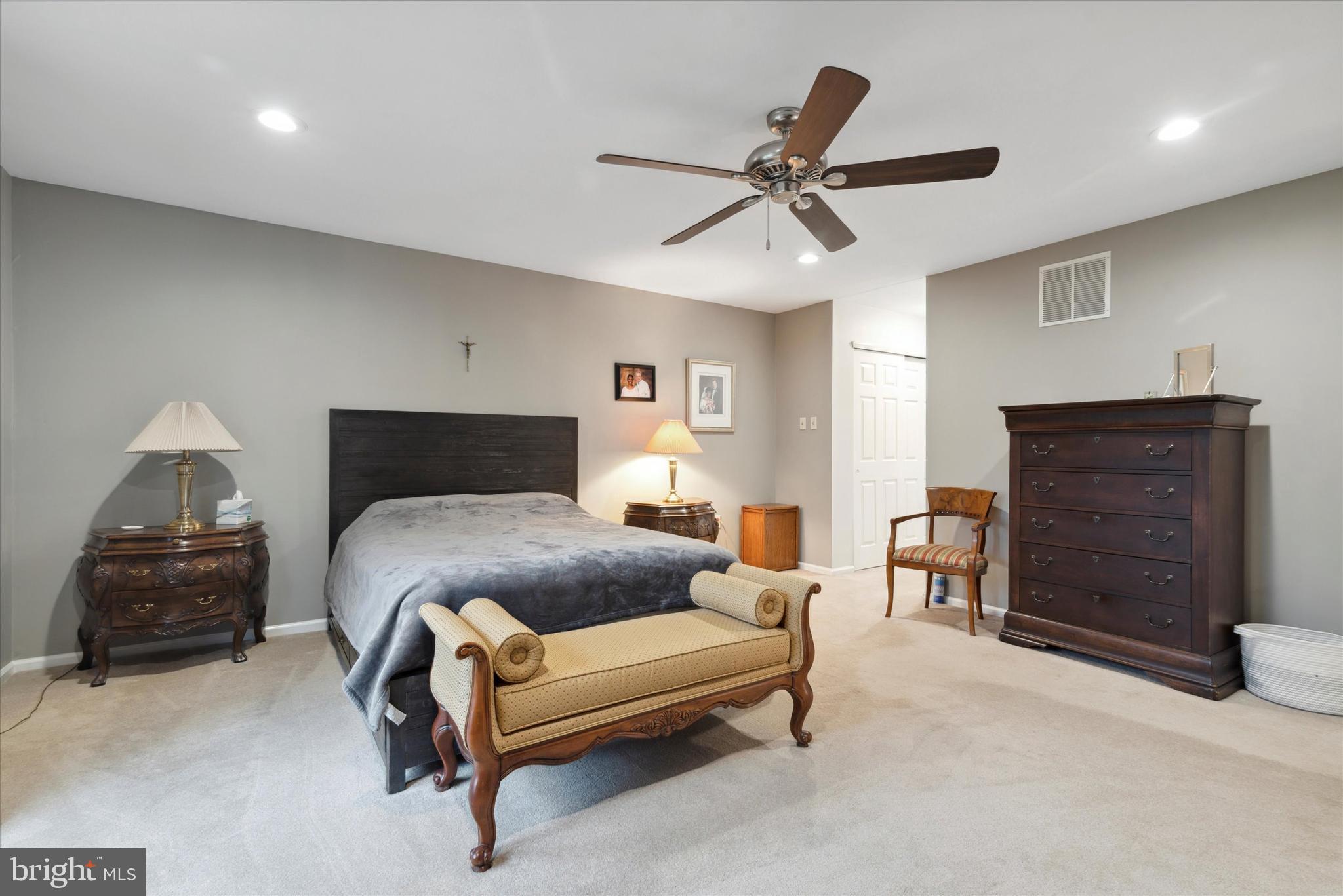8 Sweetwater Cir