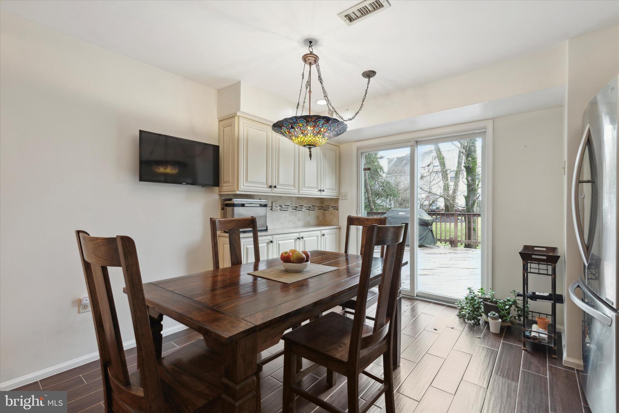 8 Sweetwater Cir