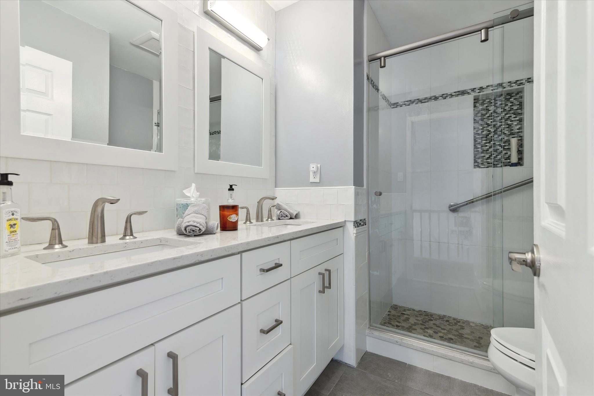 8 Sweetwater Cir