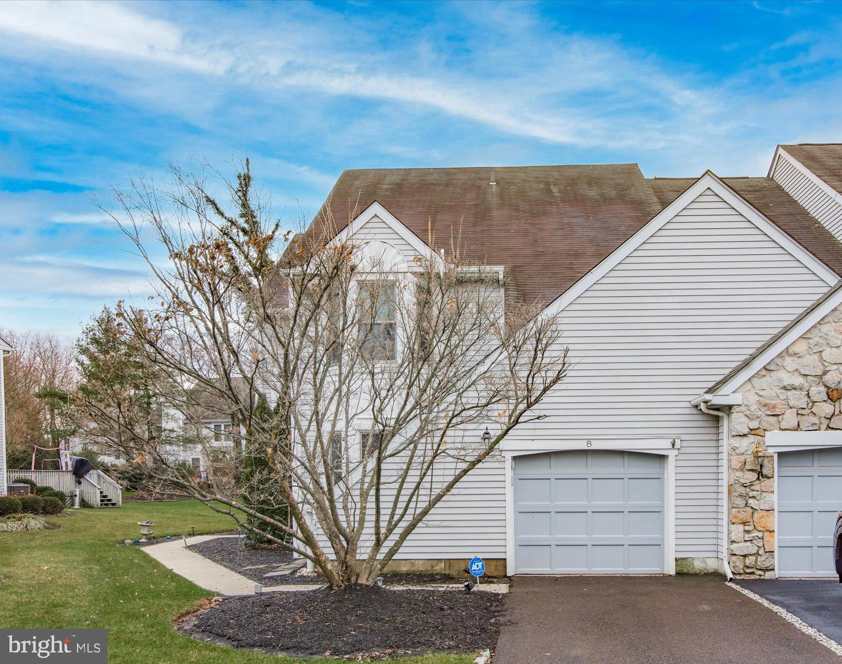8 Sweetwater Cir