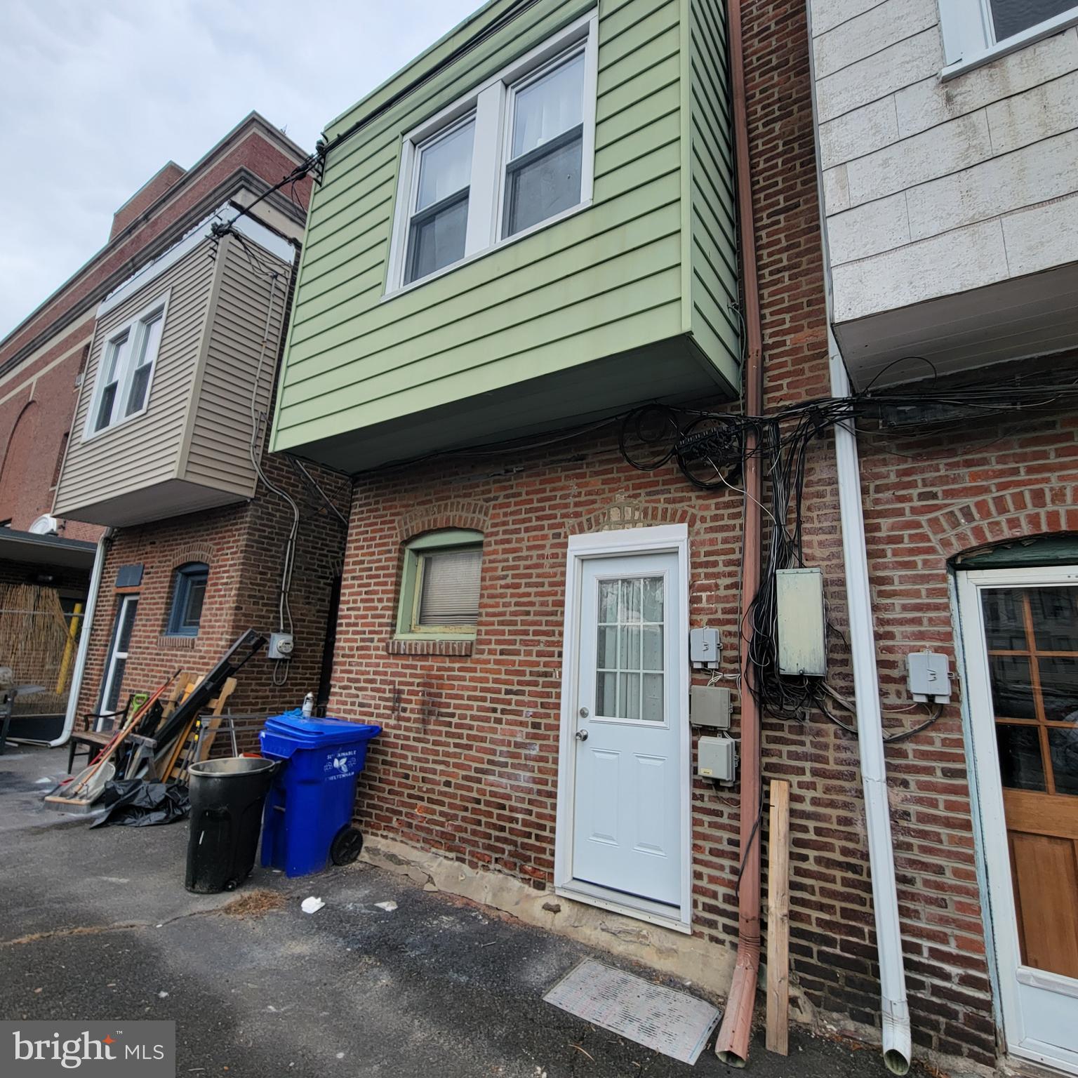 12 E Ave