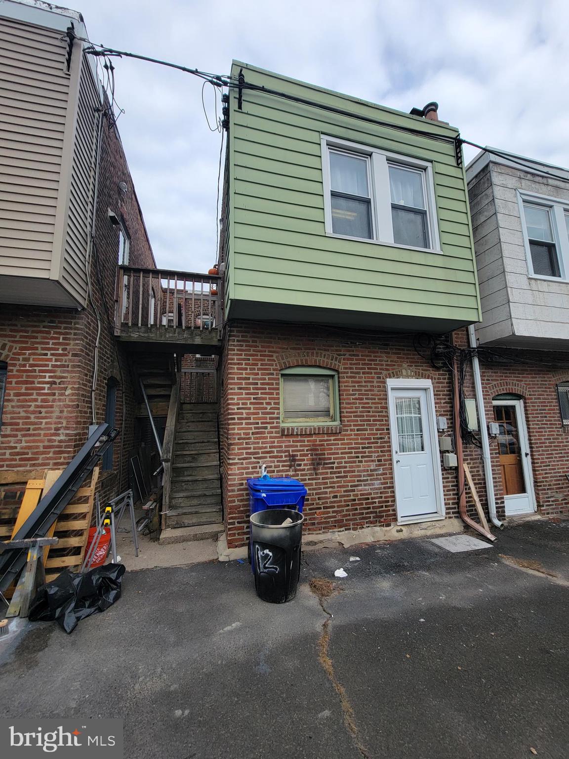 12 E Ave