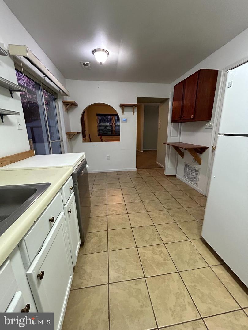 105 Stephanie Ln