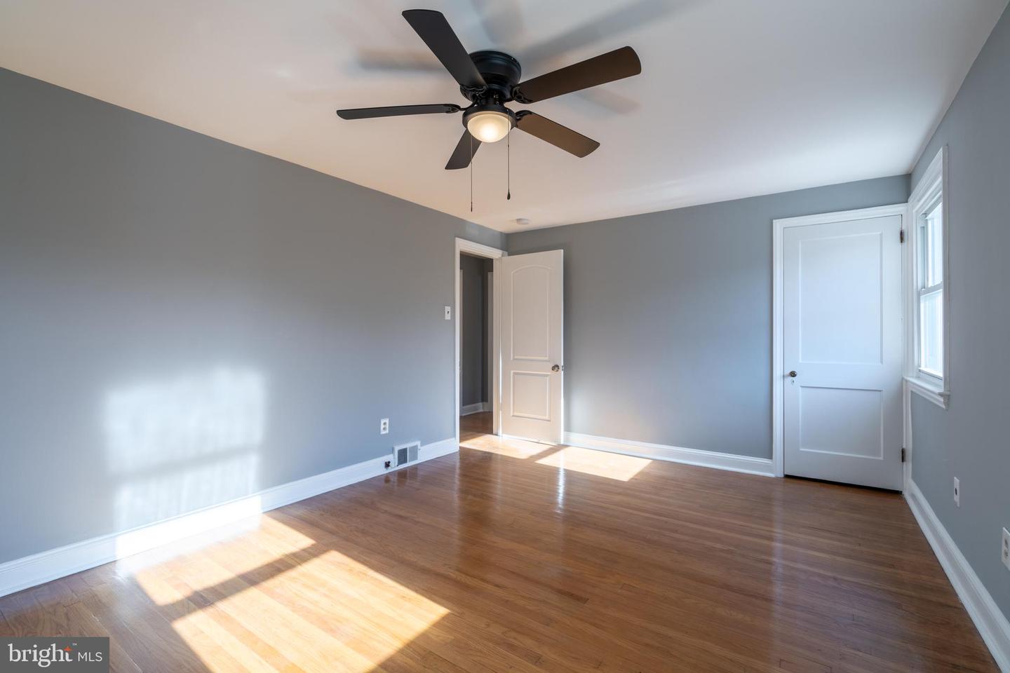 545 W Ave