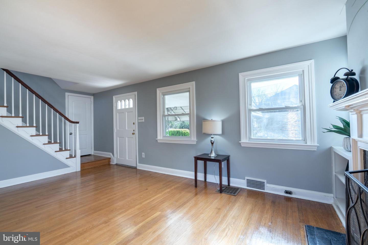 545 W Ave