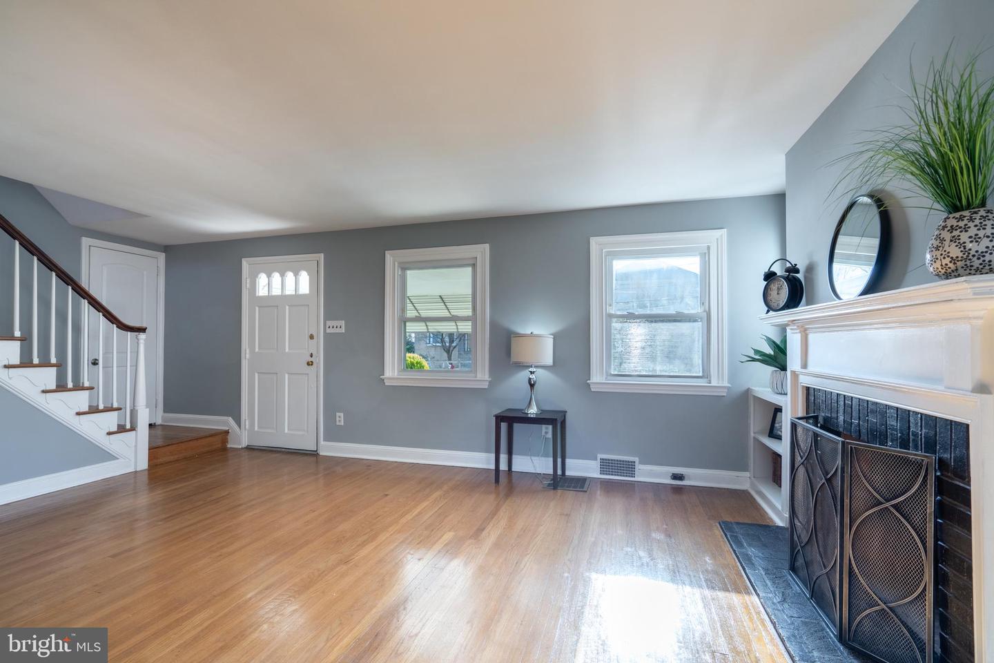 545 W Ave