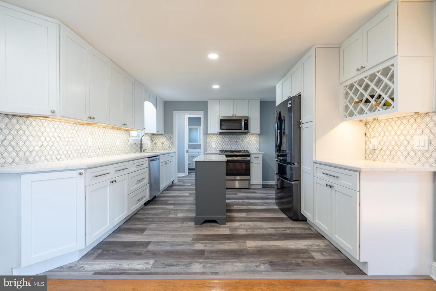 545 W Ave