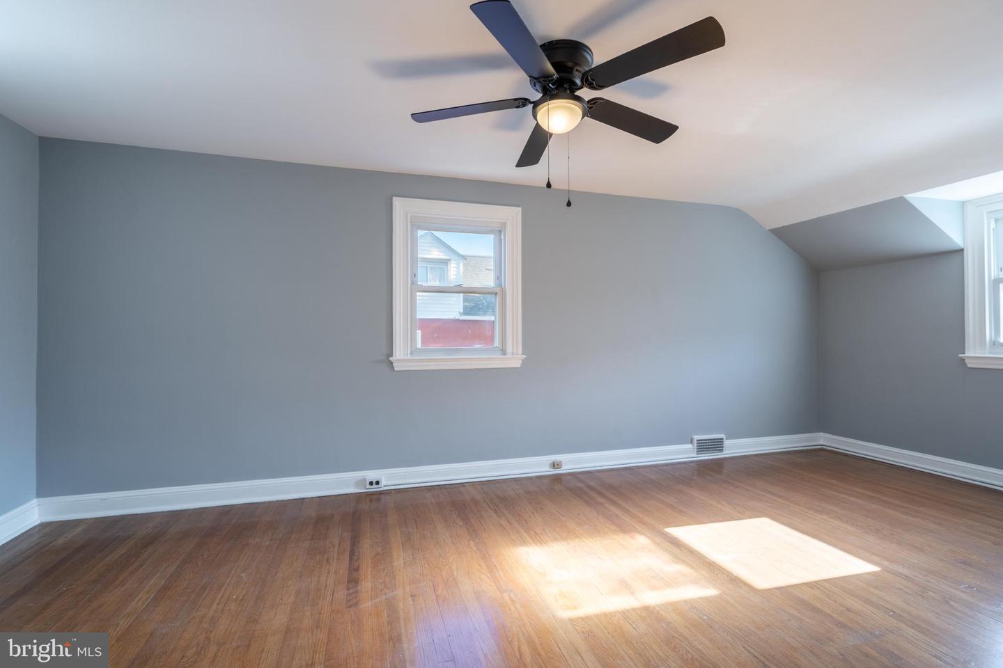545 W Ave