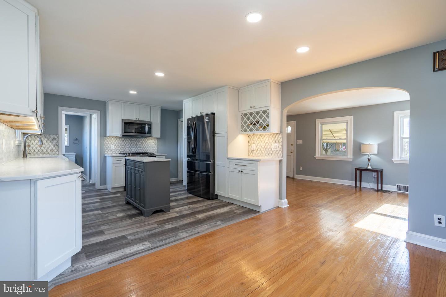 545 W Ave