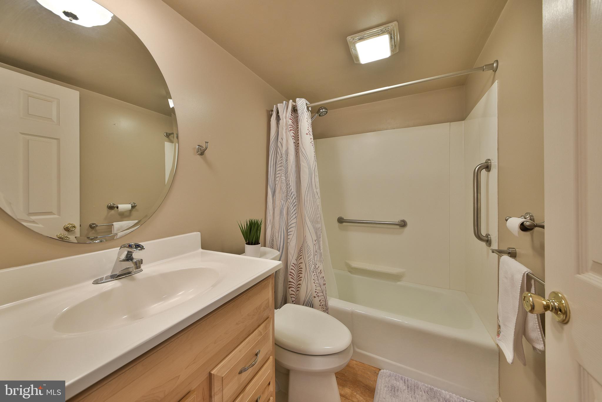 118 Berwick Pl #23a