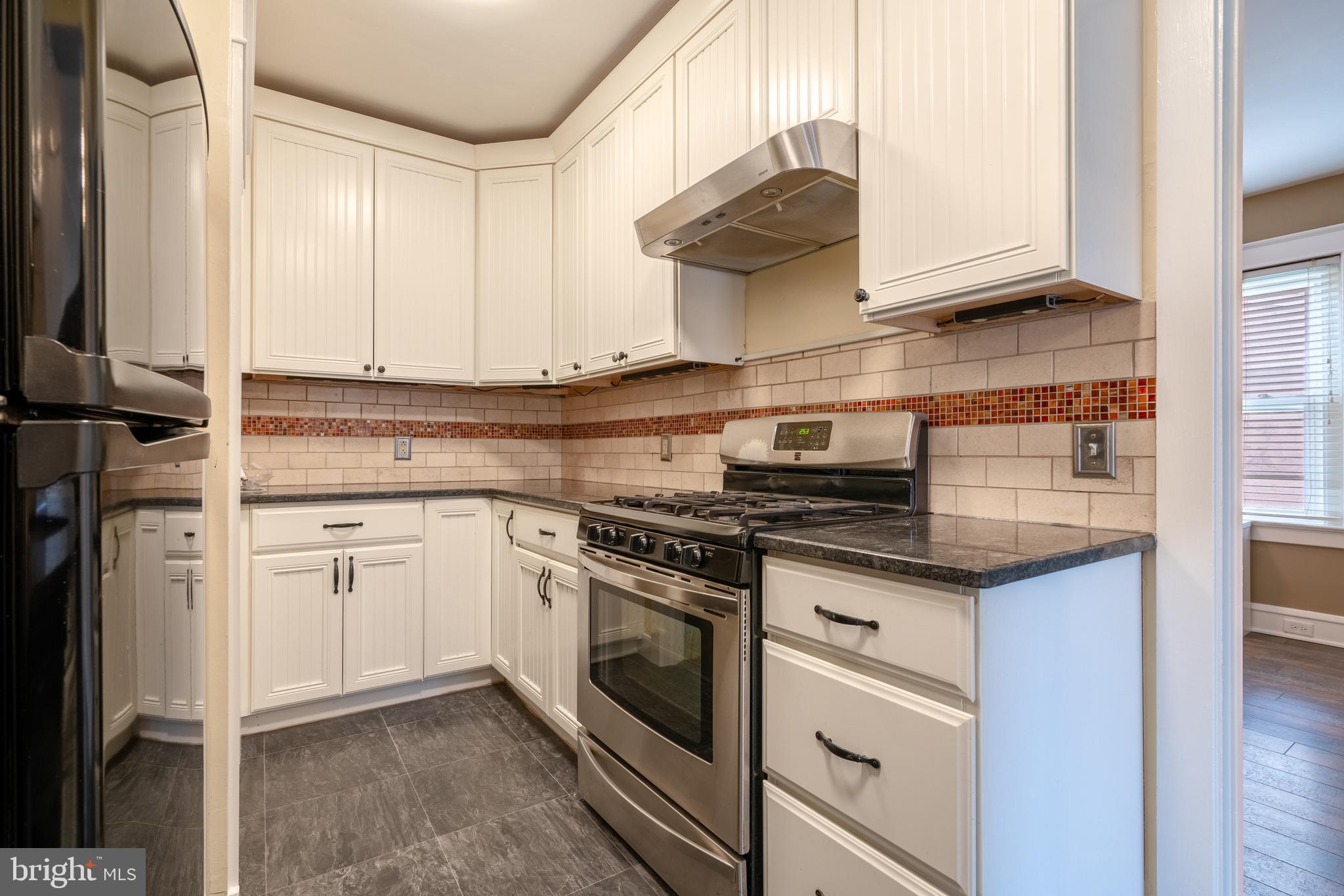 37 E 7th St