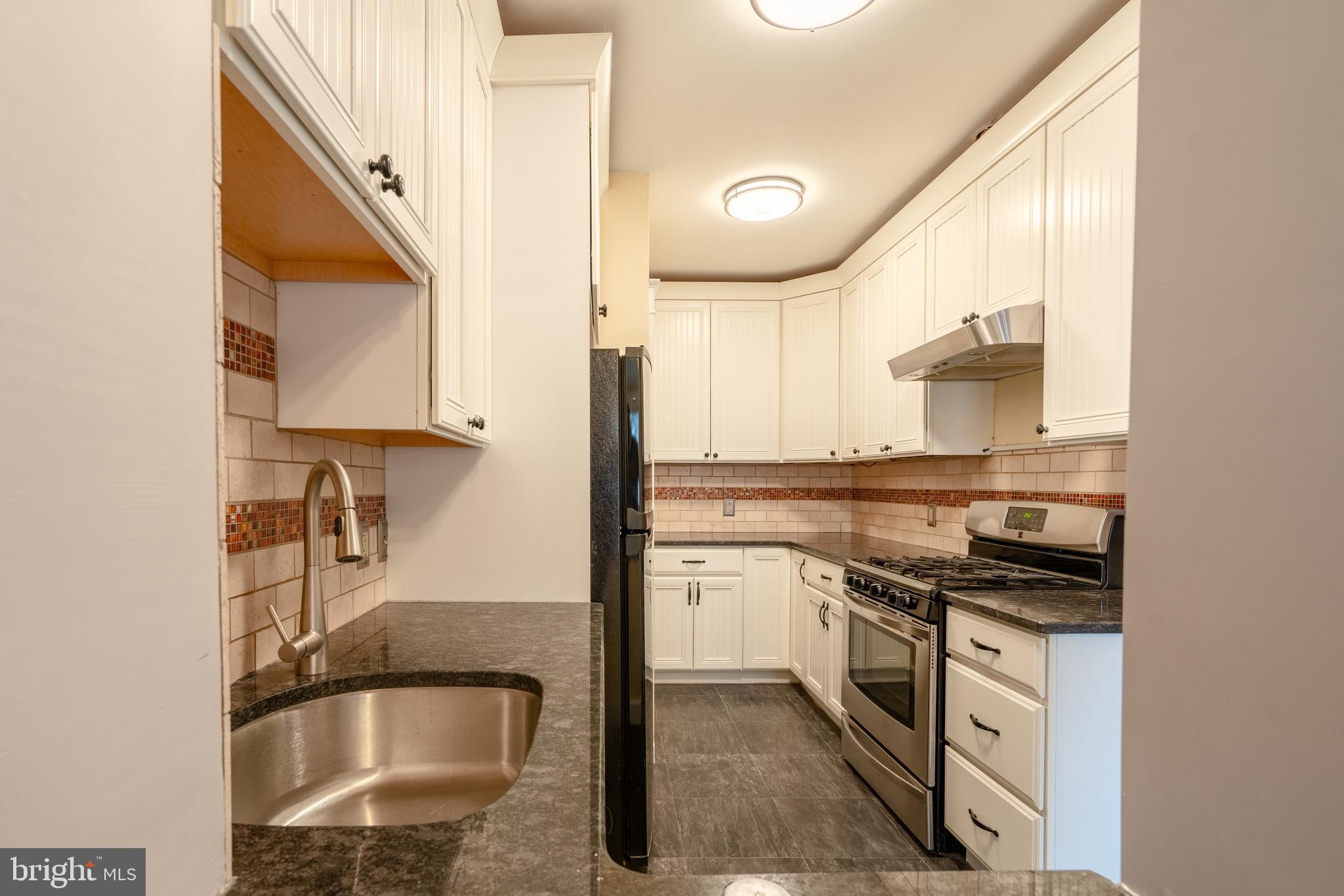 37 E 7th St