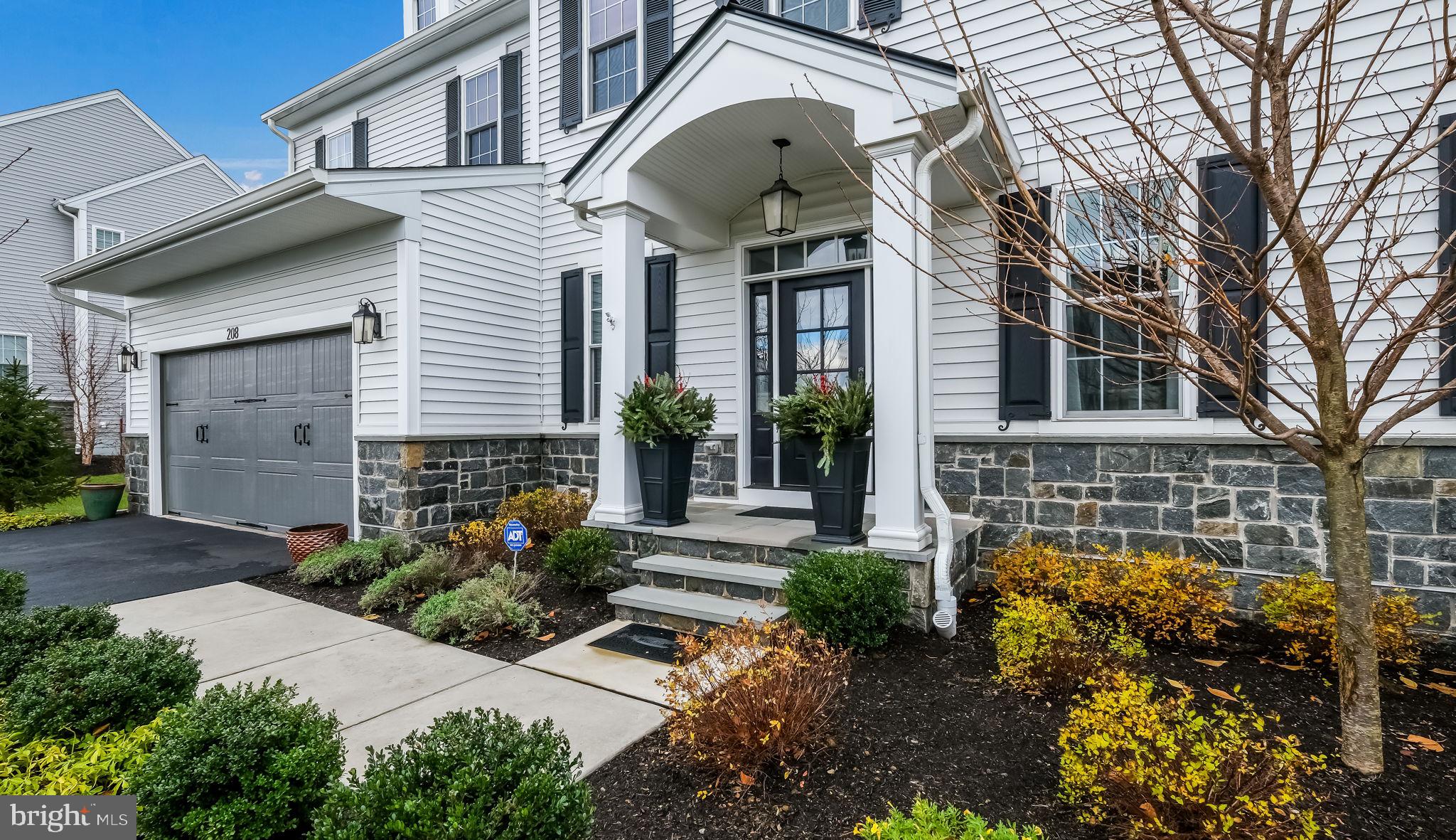 208 Manor Rd
