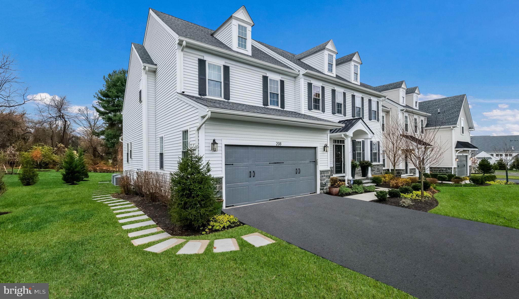 208 Manor Rd