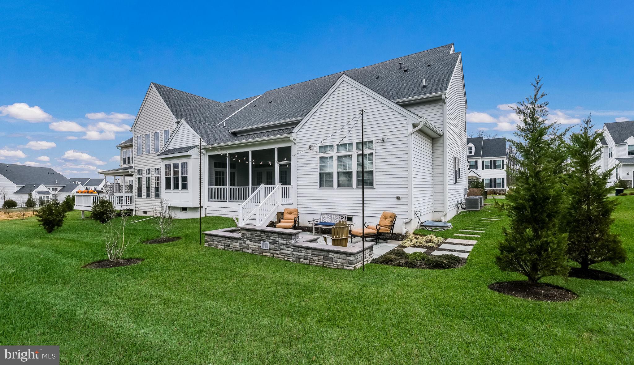 208 Manor Rd